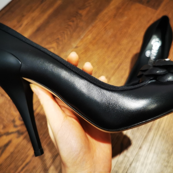Chanel Camellia Pumps - Picture 3 of 10
